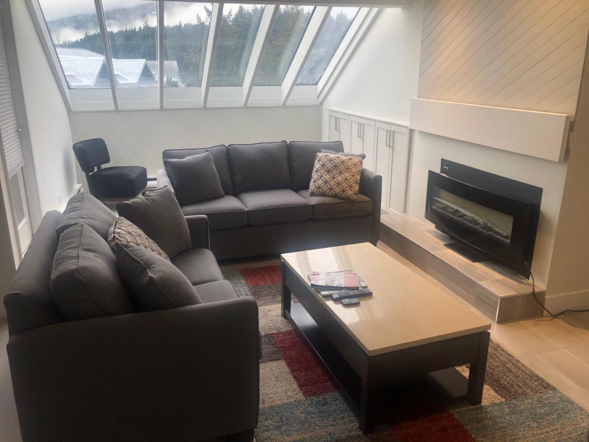 Hearthstone Lodge Loft, Village Centre, Private Hot Tub, Sleeps 6 Whistler Bagian luar foto