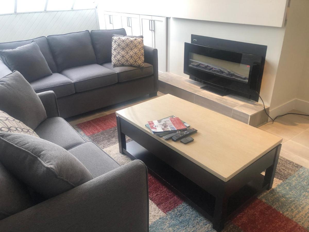 Hearthstone Lodge Loft, Village Centre, Private Hot Tub, Sleeps 6 Whistler Bagian luar foto