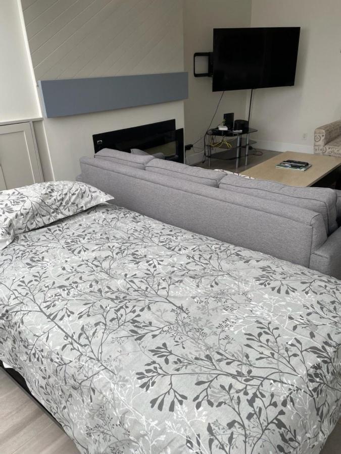 Hearthstone Lodge Loft, Village Centre, Private Hot Tub, Sleeps 6 Whistler Bagian luar foto